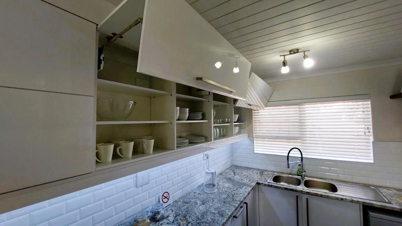 Nautilus 2 Bedroom Self-Catering Apartment Свакопмунд Екстер'єр фото