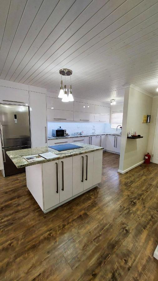 Nautilus 2 Bedroom Self-Catering Apartment Свакопмунд Екстер'єр фото